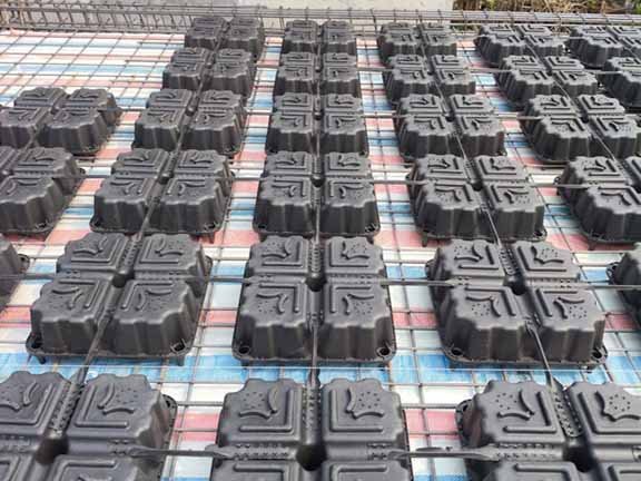 Sản phẩm hộp nhựa uboot có bên trong môi trường bê tông không và sản xuất từ vật liệu nhựa nào?