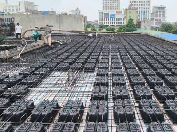 Sự tiện dụng của hộp nhựa sàn rỗng so với sàn bóng trong thi công sàn phẳng