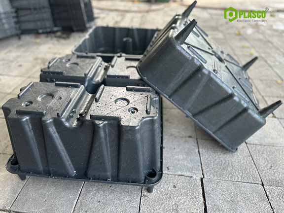  hộp nhựa u-boot 52x52cm thì tiết kiệm bê tông , độ cao thay đổi