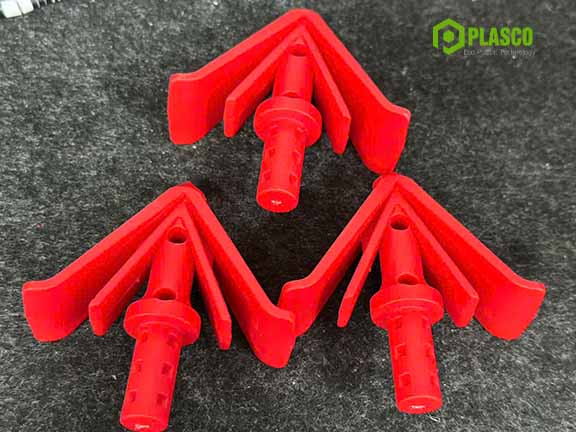 Gió mạnh? Không lo? Đã có tắc kê đất giữ cây vững chãi